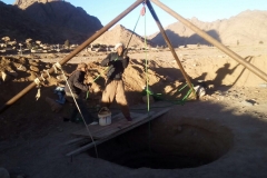 Graben eines Brunnens in St. Katherina (Sinai, Ägypten)